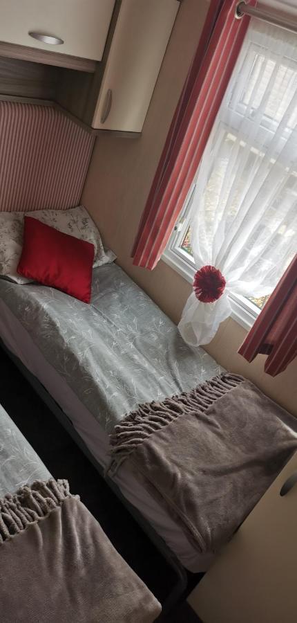 3 Bedroom Caravan With Hot Tub Tattershall Lakes Exteriör bild