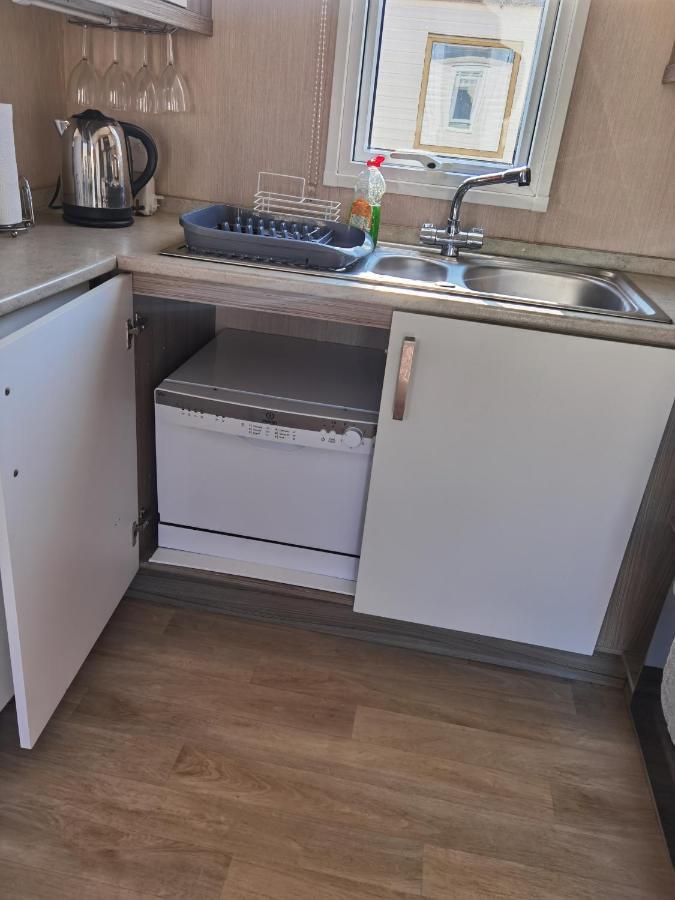 3 Bedroom Caravan With Hot Tub Tattershall Lakes Exteriör bild