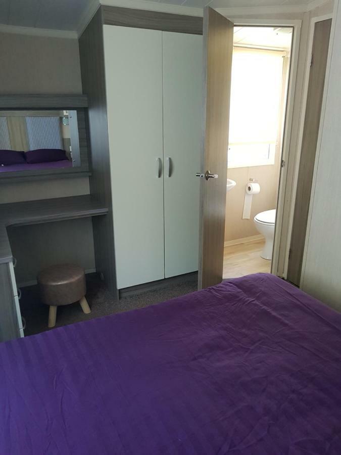 3 Bedroom Caravan With Hot Tub Tattershall Lakes Exteriör bild