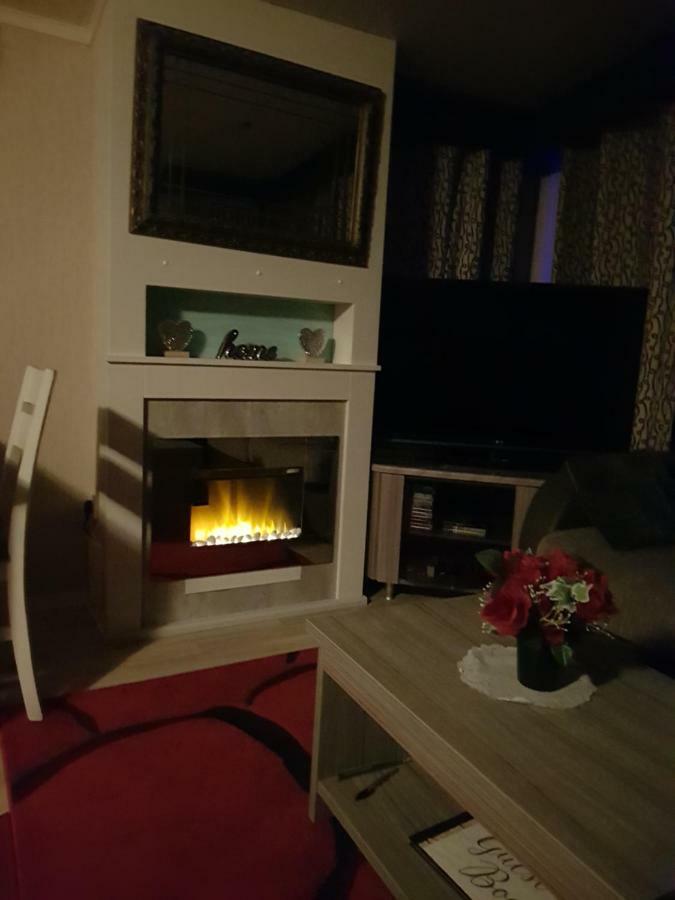3 Bedroom Caravan With Hot Tub Tattershall Lakes Exteriör bild