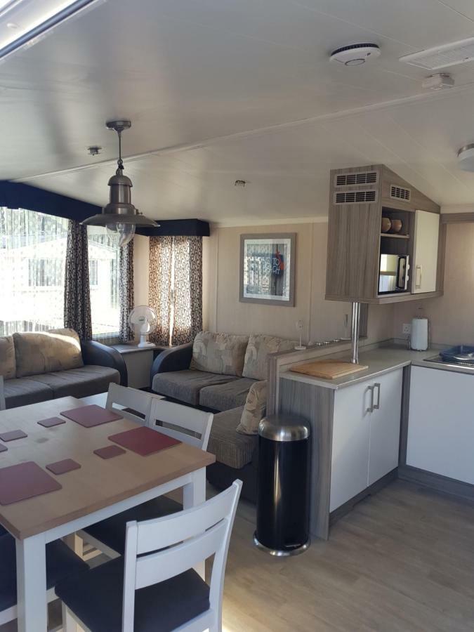 3 Bedroom Caravan With Hot Tub Tattershall Lakes Exteriör bild