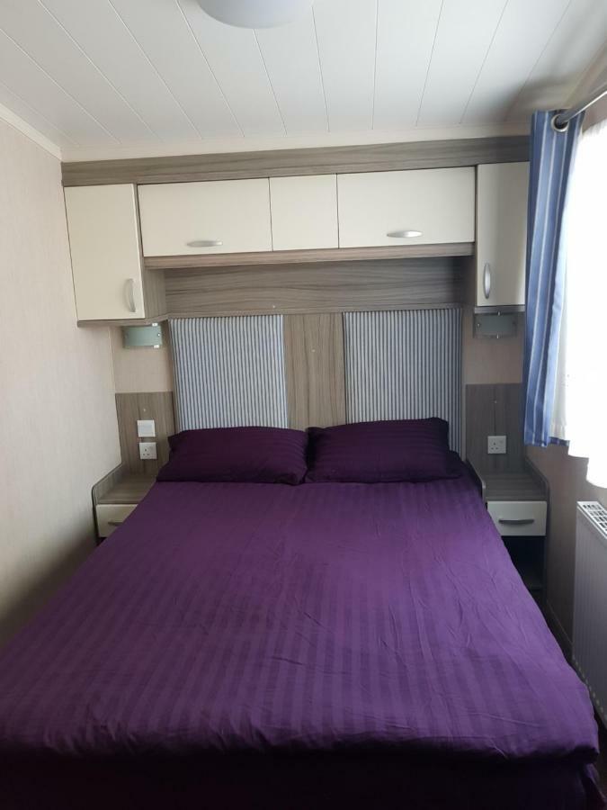 3 Bedroom Caravan With Hot Tub Tattershall Lakes Exteriör bild